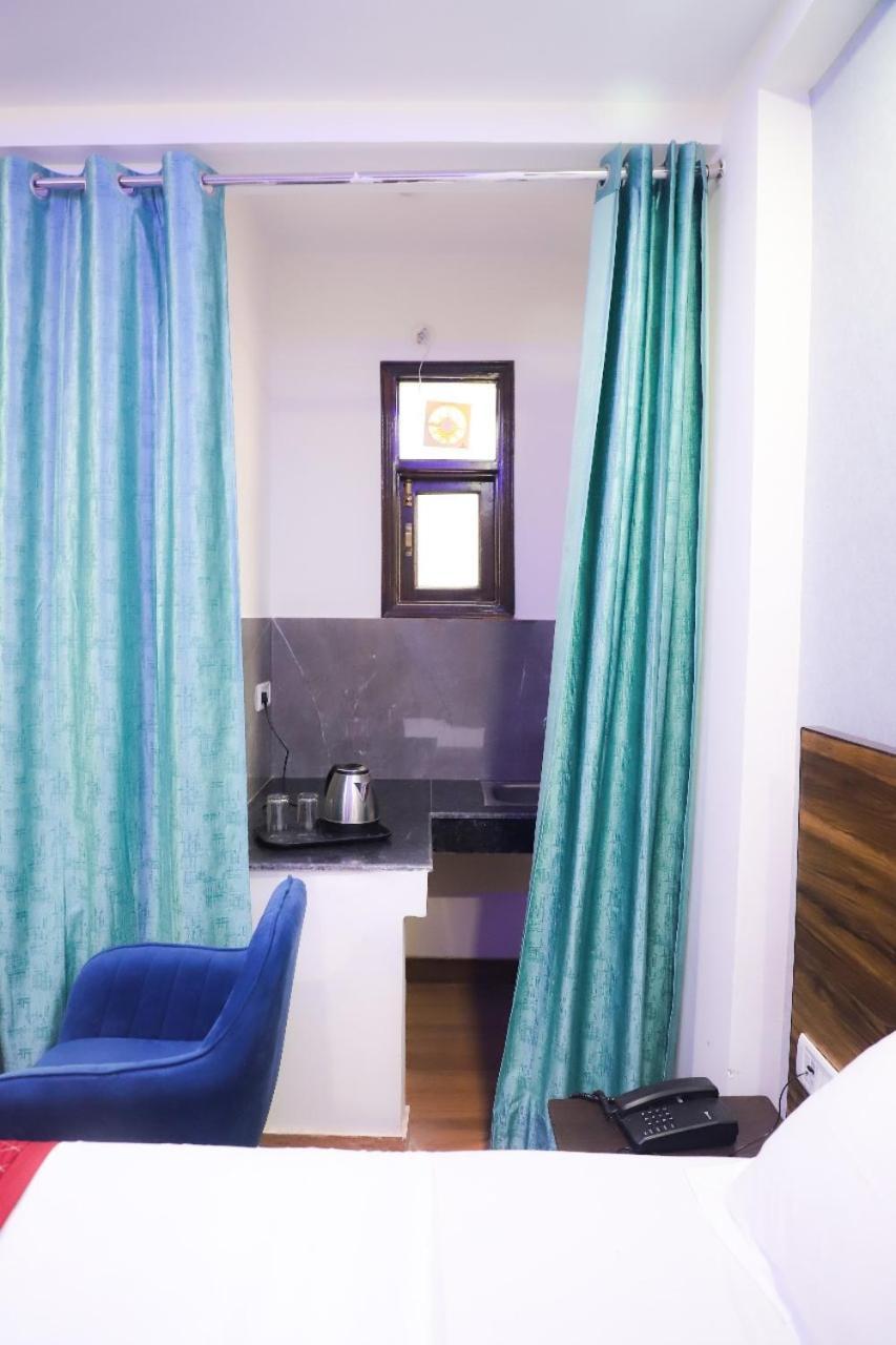 Bed and Breakfast Surya International Nueva Delhi Exterior foto